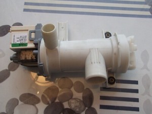 Ersatzteil Laugenpumpe für Waschmaschine AEG Model L75480WD
