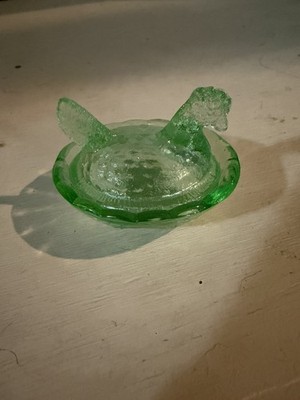 Vintage Green Glass Mini Hen on Nest Covered Dish Salt Candy Unmarked