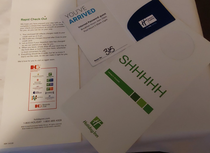 HOLIDAY INN    CHECK-IN AND OUT ENVELOPE AND DOOR HANGER