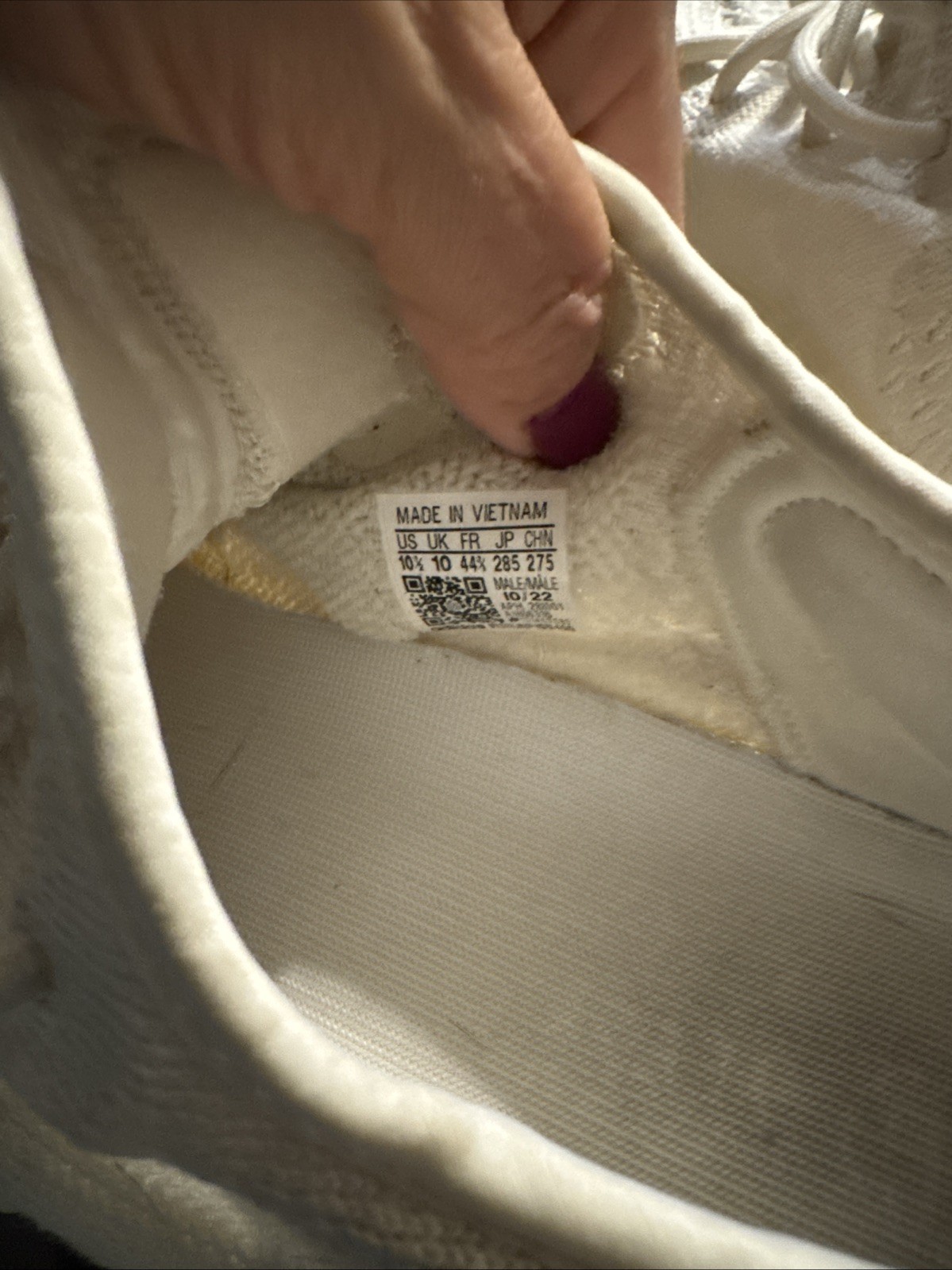 Men’s Yeezy Boost 350 V2 Size 10.5  thumbnail 4