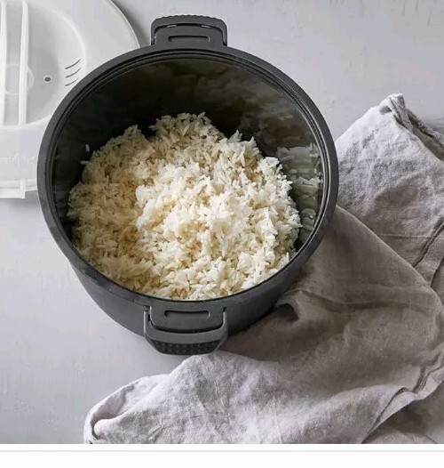 Pampered Chef Microwave Rice Cooker Steamer With Locking Lid -MAKE  PERFECT RICE