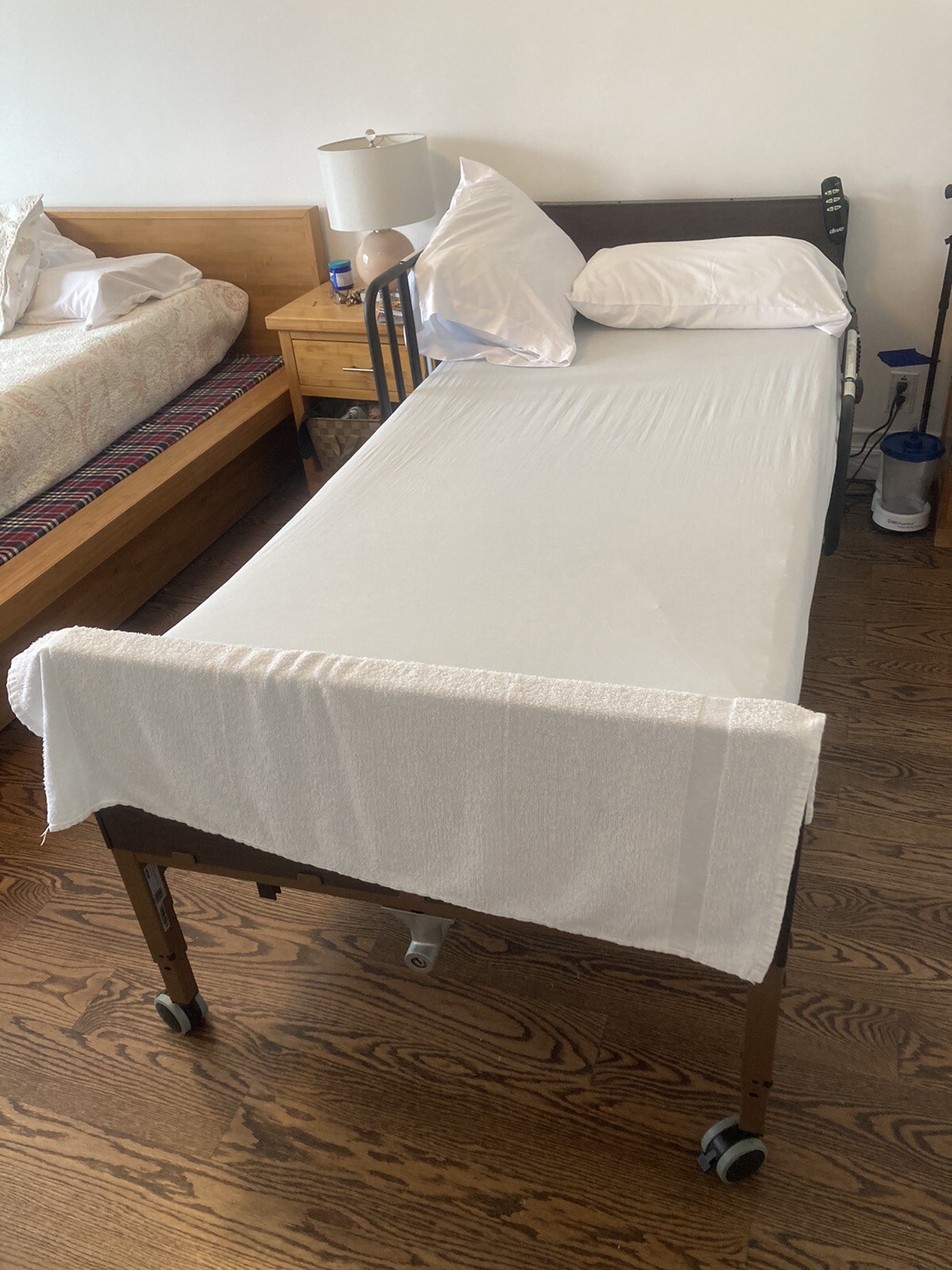 NEW MEDLINE MEDICAL SEMIELECTRIC HOMECARE HOSPITAL BED & MATTRESS SAVE