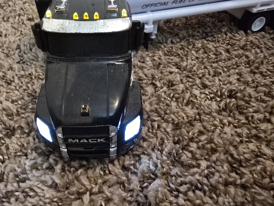 15" 2019 1:34? Semirremolque cisterna Speedway Mack Anthem Indy coche juguete primera marcha Foto 2 de 4