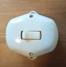 Aufputz-Lichtschalter, original alt, vintage, weiß, interessante Form