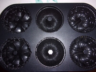 Nordic Ware cup bundtlette cakelet muffin pan non-stick cast