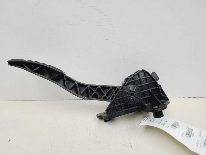 Accelerator Gas Pedal Assembly Fits 2012 Ford Mustang 565956 - Image 4 of 4