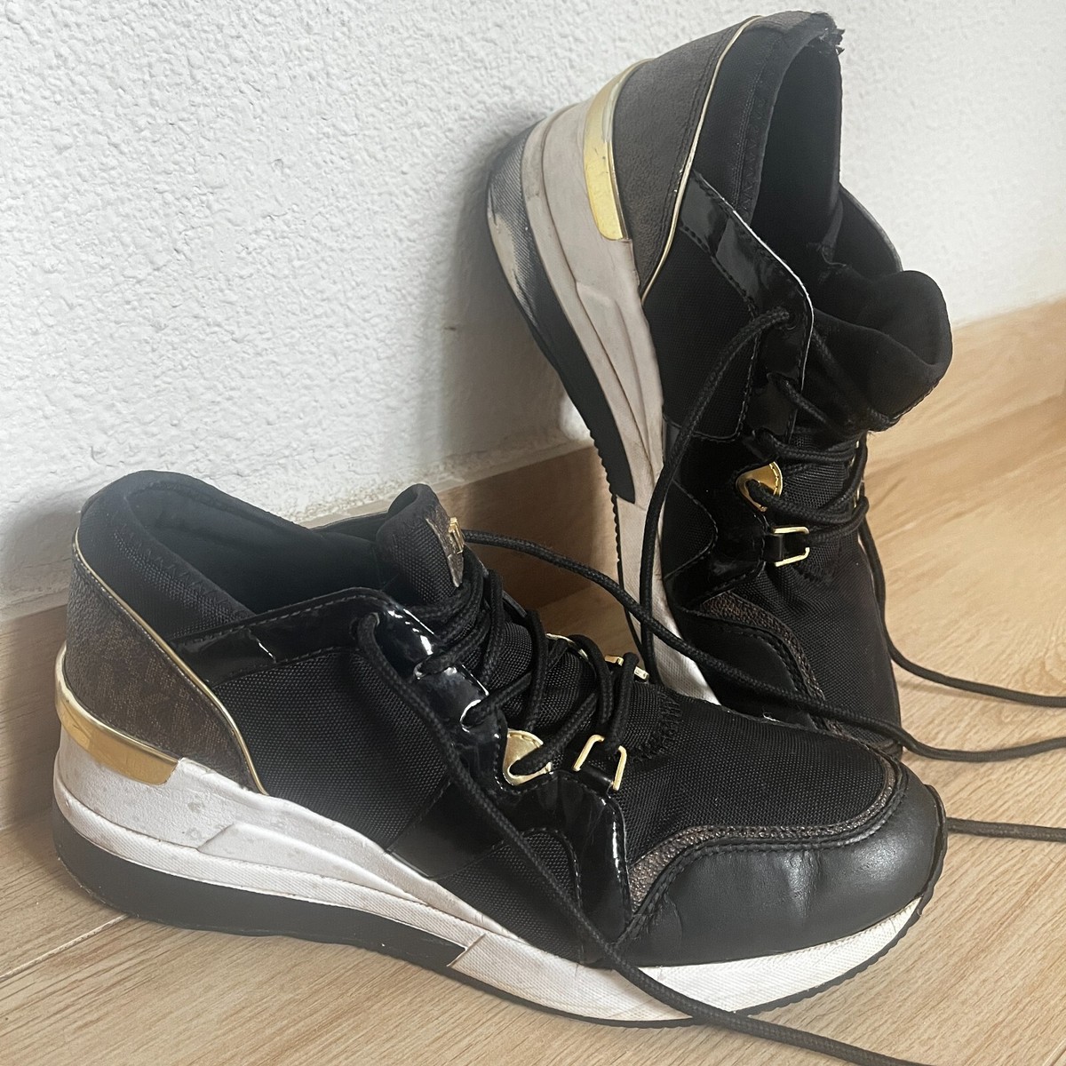 Michael Kors Liv Trainer Wedge Blk MK GOLD LOGO Iconic Womens