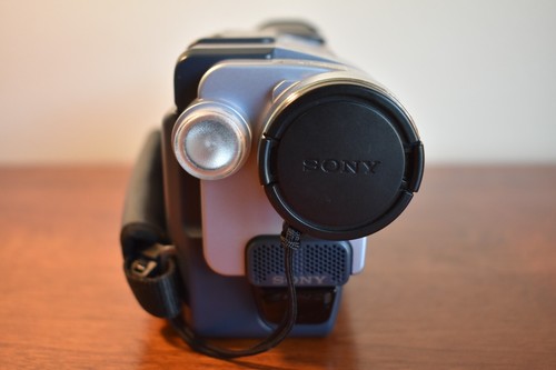 Sony Handycam DCR-TRV250 Digital8 Camcorder – For Parts/Repair, Won't Play Tapes - Picture 4 of 14