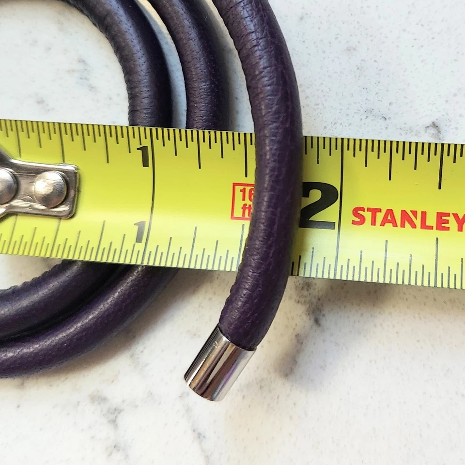 Pulsera de cuero sin fin púrpura triple envoltura cierre magnético Foto 4 de 4