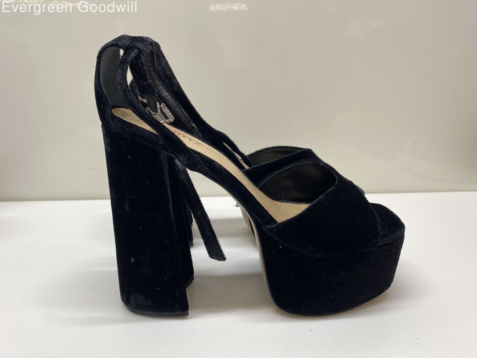 Schutz Women's Aryia Black Suede Open Toe Platform Heels Size 8.5 B