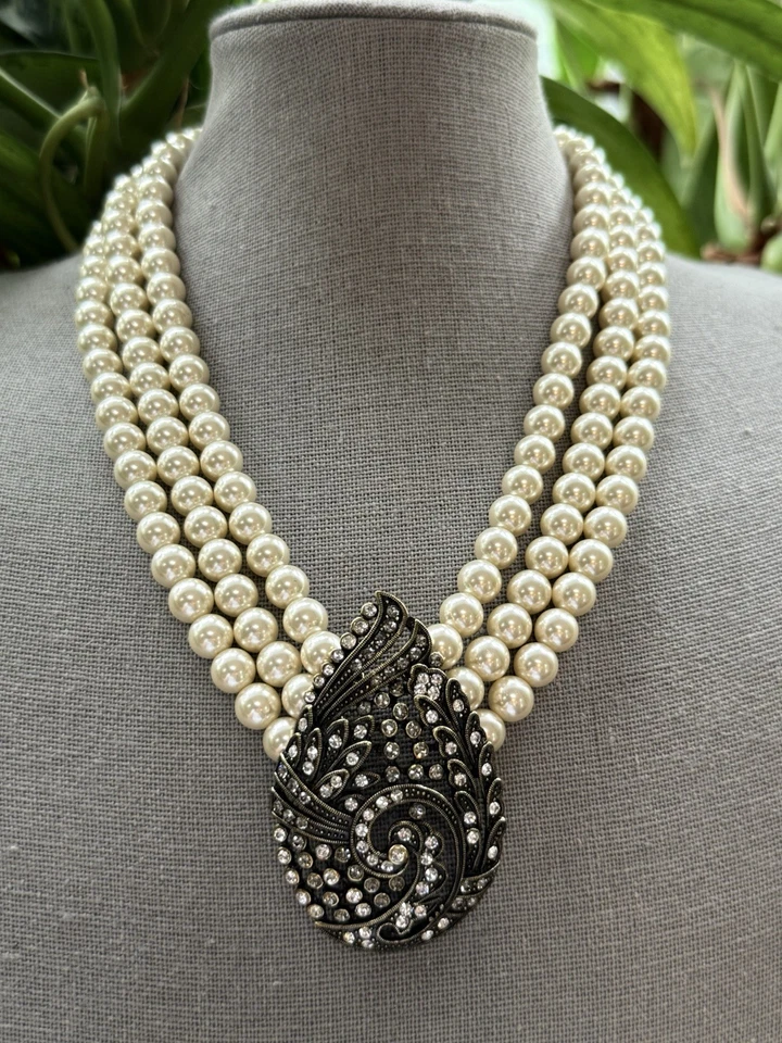 COLLAR DE PERLAS TRIPLE HEBRA TAPIZ HEIDI DAUS COLGANTE DE CRISTAL DE SWAROVSKI Foto 2 de 4