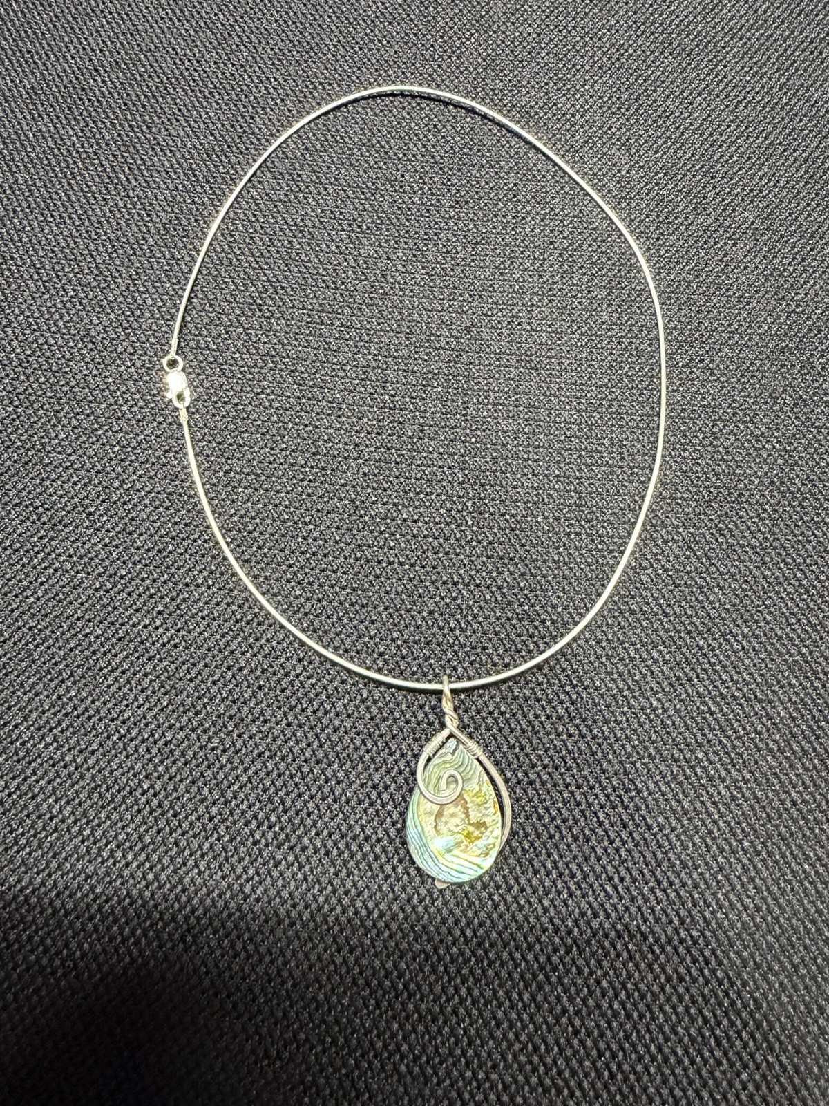Silver .925 choker necklace with a teardrop-shaped pendant, Tested