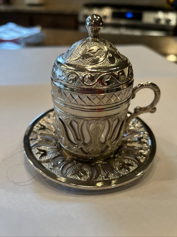 Набор турецких кофейных чашек - фарфоровая чашка внутри серебристый металлический держатель с крышкой  - Изображение 2 из 4