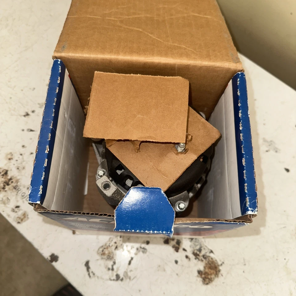 GENUINE GM Alternator 10464084 321-1432 6 cylinder, 100 amp. Astro, Safari. - Image 3 of 3