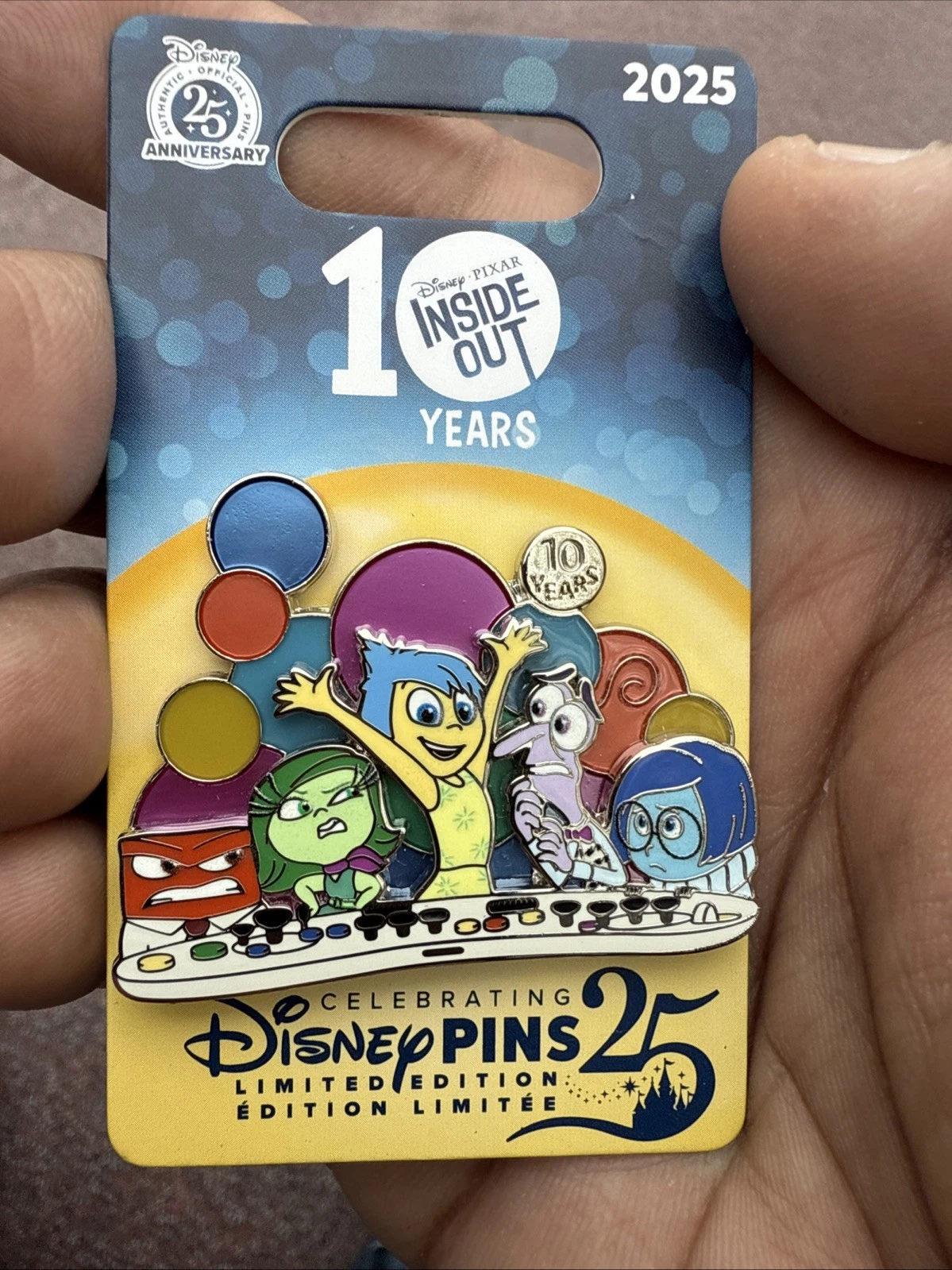 2025 DISNEY INSIDE OUT 10TH ANNIVERSARY PIN JOY SADNESS ANGER DIGUST LE2000