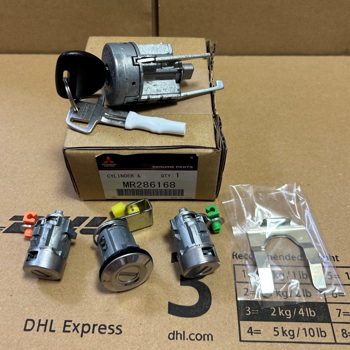 Mitsubishi Genuine Lancer Colt Mirage Cylinder & Key Set