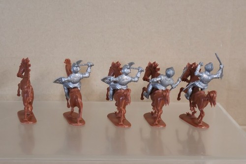 TIMPO BRITAINS SWOPPETS MOUNTED CRUSADER KNIGHTS & SOLDIERS ATTACKING om - Picture 15 of 23