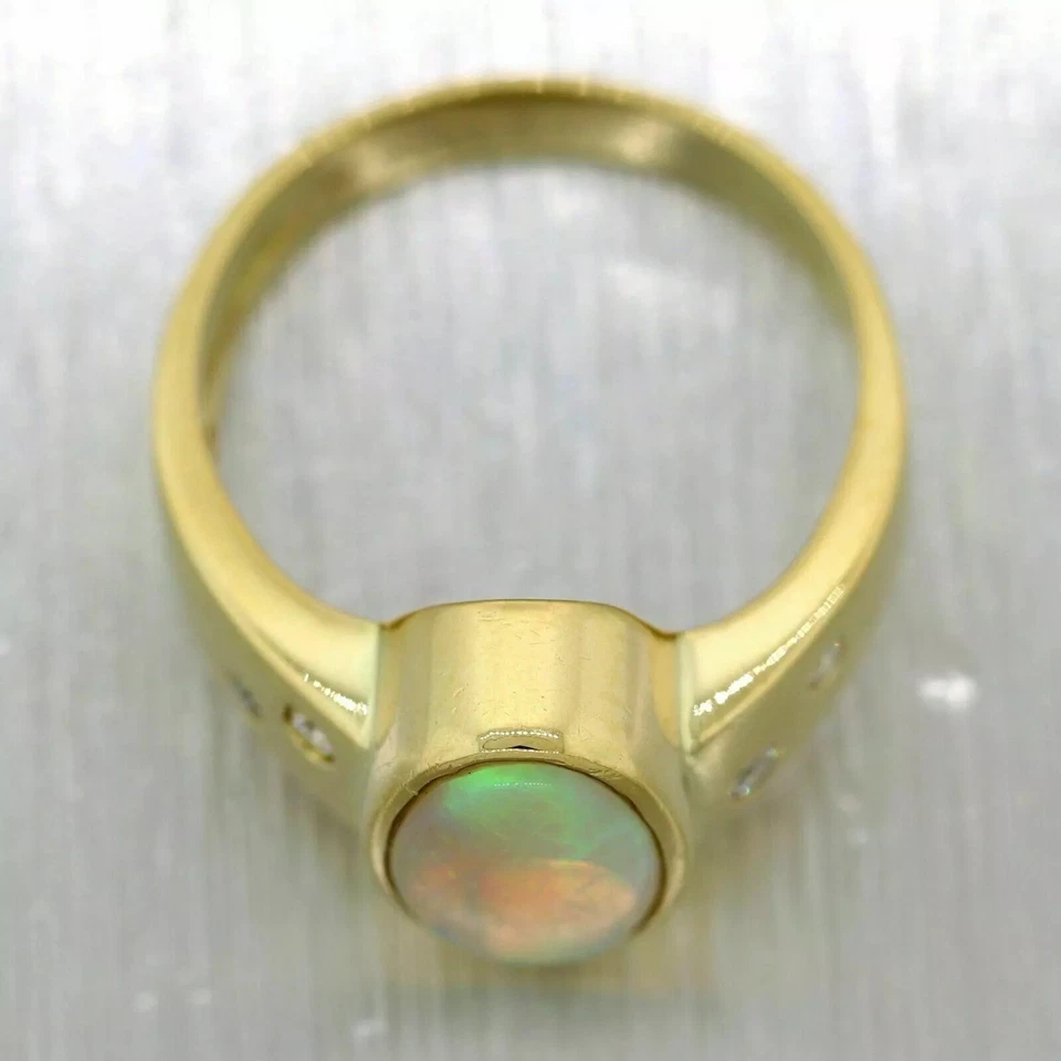 Anillo de compromiso de ópalo de fuego simulado de corte ovalado de 2 quilates enchapado en oro amarillo de 14 k Foto 4 de 4