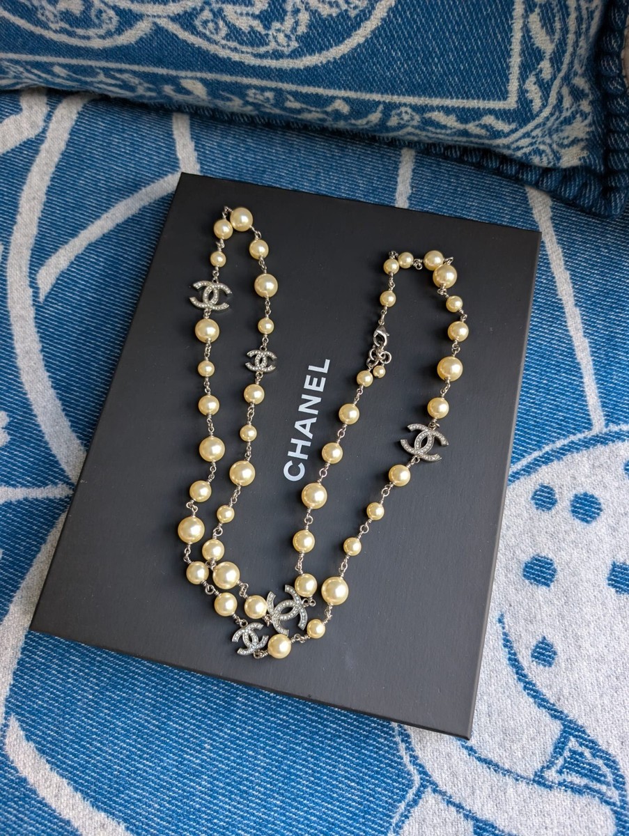 Authentic Chanel CC B14V Classic Crystal Logo Pearl Long Authentic Chanel CC B14V Classic Crystal Logo Pearl Long
