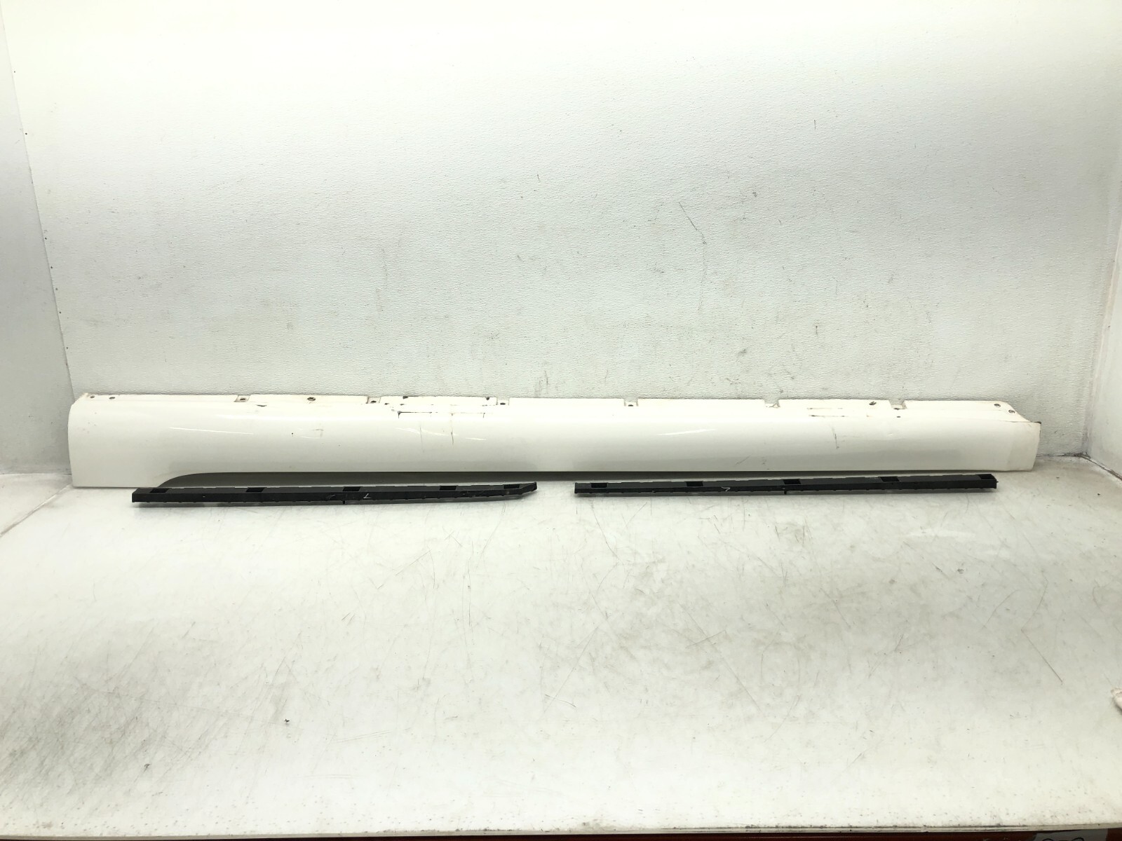 2014-2018 BENTLEY FLYING SPUR LEFT DRIVER SIDE SKIRT ROCKER PANEL MOLDING #NOTE.