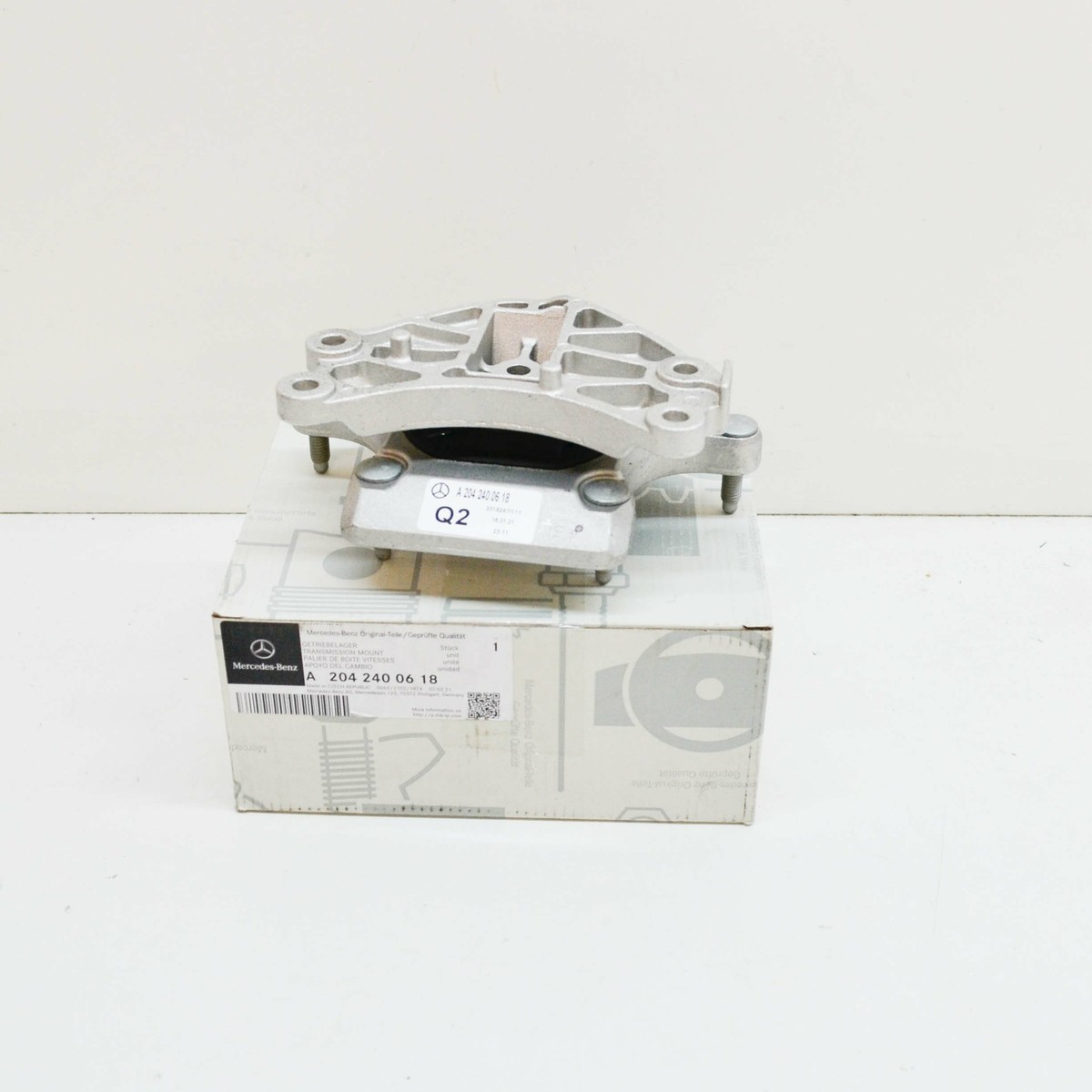 NEW MERCEDES-BENZ E-CLASS W212 TRANSMISSION MOUNT A2042400618 3.5