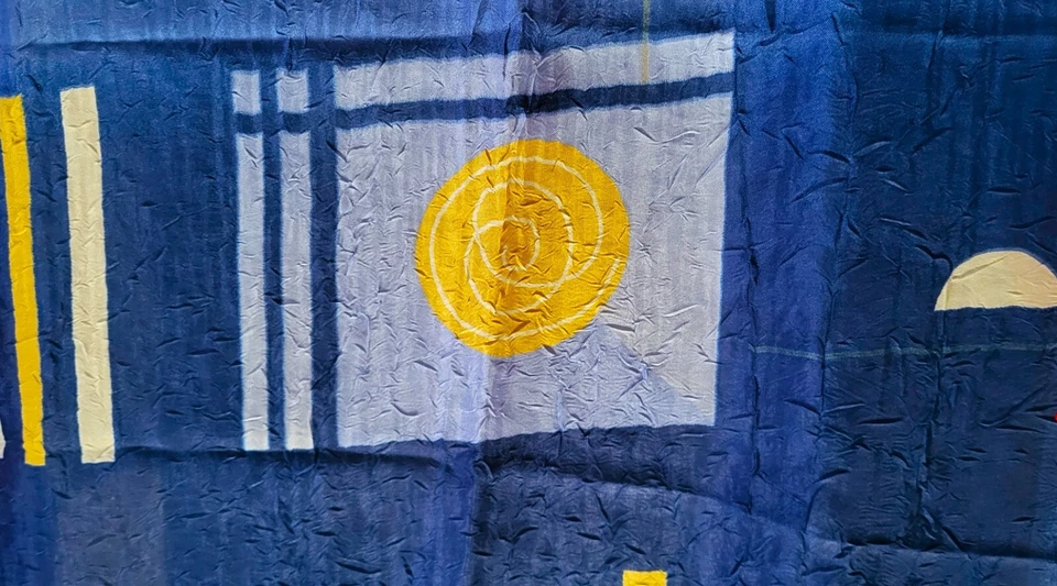 Restos brillantes AZUL ITALIANO 2 ps. Cada TALLA 18" x 2yd.18" = 5yd. LONGITUD Foto 3 de 4