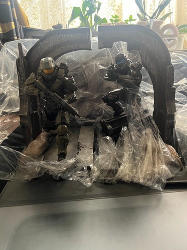 Halo 5: Guardians - Limited Collector’s Edition Xbox One (Used Game Code) - Picture 5 of 8