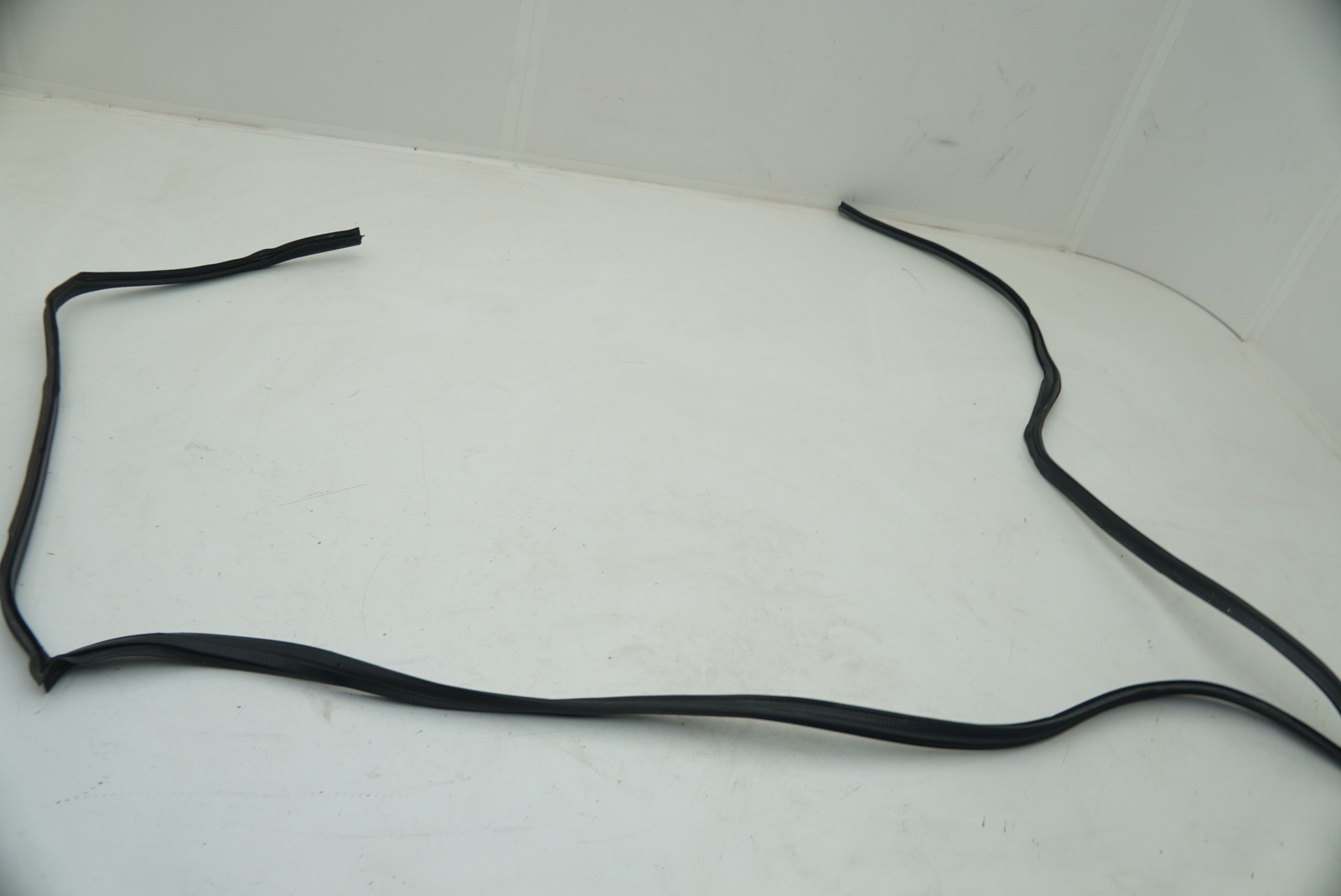 Left Driver Door Weather Strip Seal Gasket Protection Ferrari Mondial Cabriolet