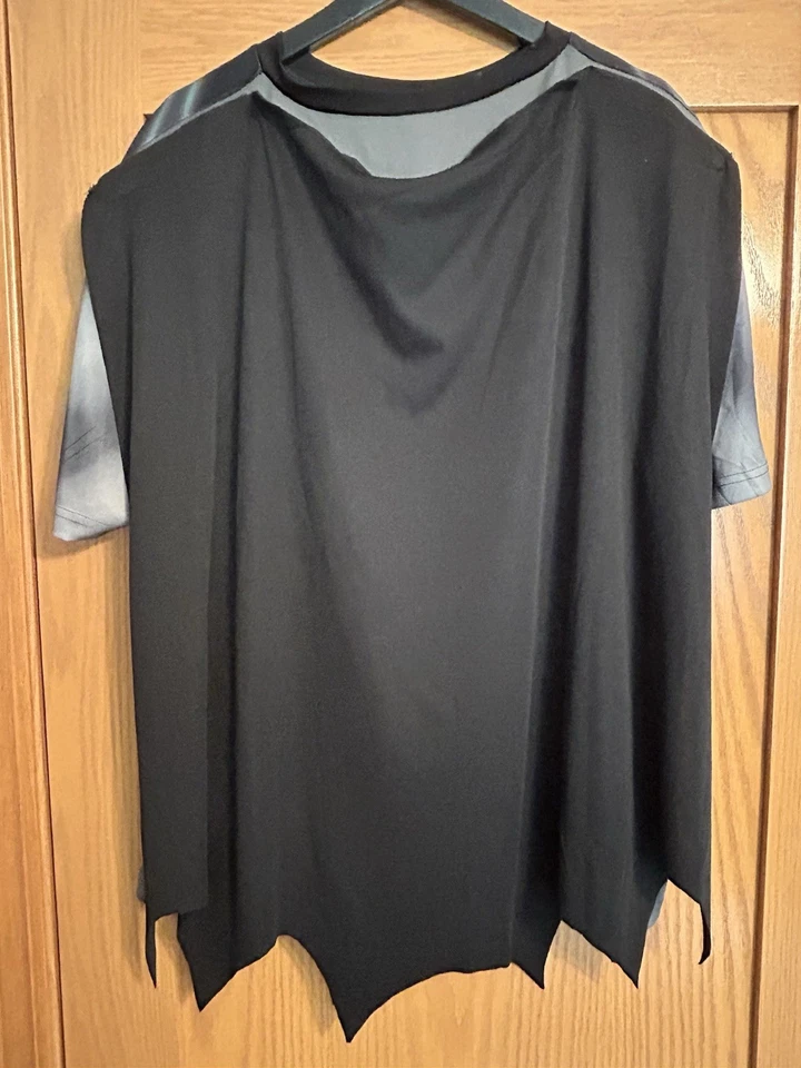 Disfraz Camiseta DC Comics Batman Manga Corta Con Capa - XL. Halloween. Foto 2 de 4