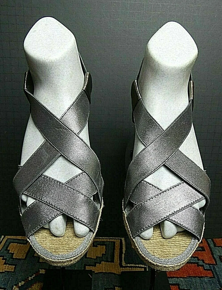 Alpargatas para mujer Andre Assous plateadas/bronce elásticas talla 9,5 M ¡COMO NUEVO! Foto 2 de 4