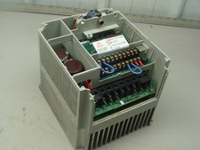 ALLEN BRADLEY AC DRIVE 1305-BA03A SER C OUTPUT: 380-460V 2.3A MOTOR 0.75KW/1HP