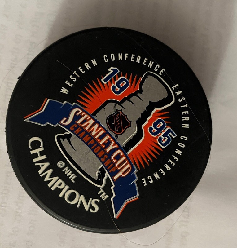 Vintage 1995 Stanley Cup Champions NEW JERSEY DEVILS NHL Hockey Souvenir Puck