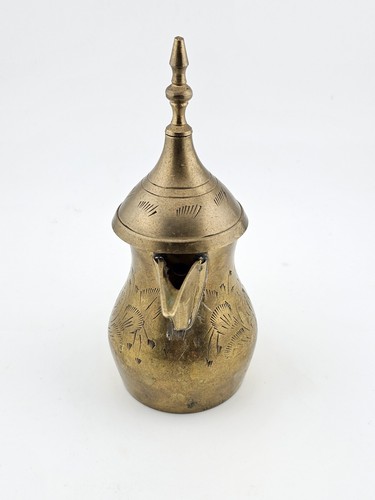 "Pentola da caffè/tè vintage incisa in ottone da collezione incisa Dallah Turchia Aboul India 5,5" - Foto 3 di 12