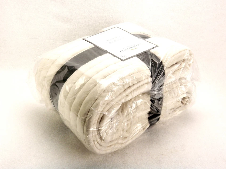 Threshold Velvet Quilt, Full/Queen, Rice Stitched Channel Design, 88" x 92" - Image 3 of 4