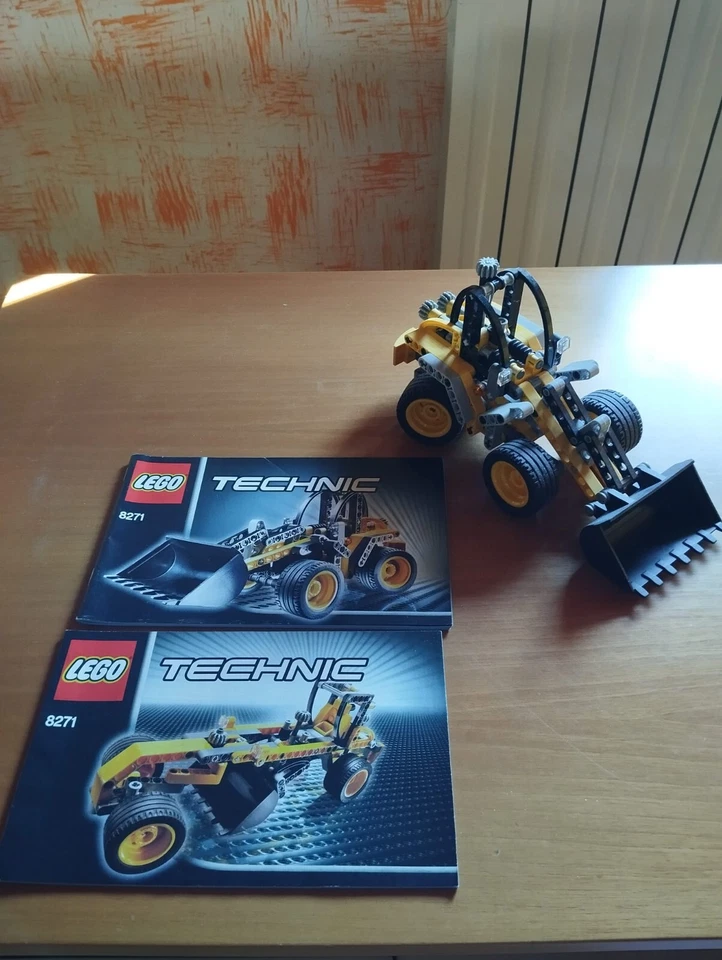 LEGO Technic 8271 Wheel Loader, foto 1 di 3