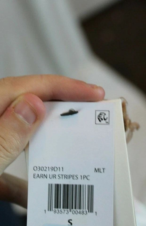 Купальник цельный женский Volcom $80 Earn Your Stripes спортивная спина размер маленький - Изображение 3 из 3