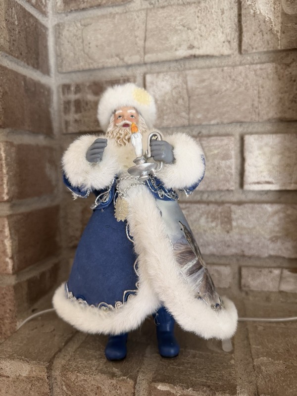AI agnes 2004 Wolf Santa Figurine 