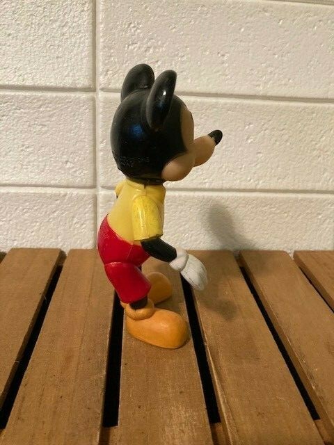 023042 WALT DISNEY PRODUCTIONS ミッキー Walt Disney Productions Winter Mickey Mouse Sled Ride