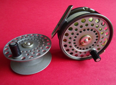 EINE GUTE GEBRAUCHTE VINTAGE WINTERHARTE 3 3/8'' ZENITH BREITE TROMMEL FLIEGENROLLE + ERSATZSPULE
