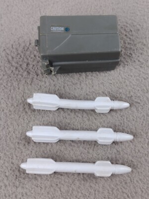 GI Joe Killer WHALE Hovercraft 3 Missiles + Box with Damaged Tabs