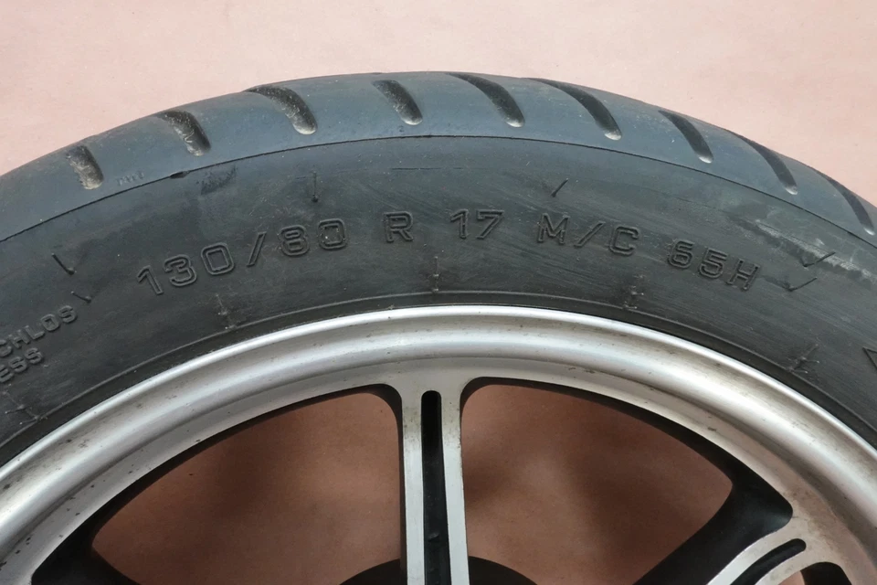 Llanta trasera Triumph Bonneville T100 2009-2016 rueda 130/80 R17 Foto 3 de 4