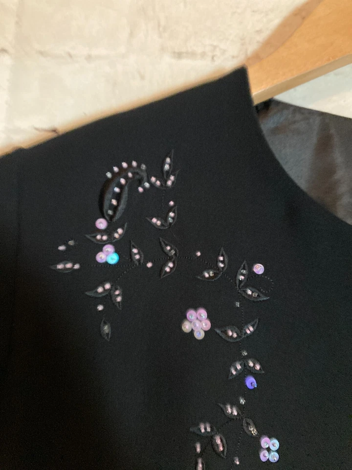 Abrigo Studio I Mujer 14W Negro Línea Larga Frente Abierto Floral Bordado Plus Foto 2 de 4