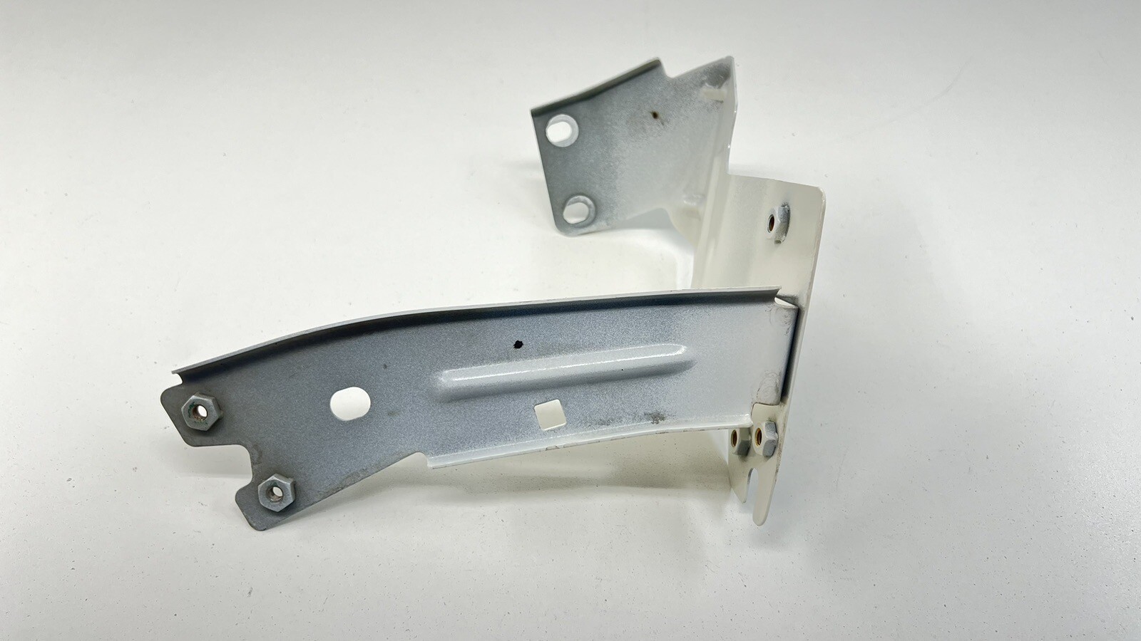 14-23 MASERATI GHIBLI PASSENGER RIGHT FRONT FENDER BRACKET SUPPORT MOUNT OEM