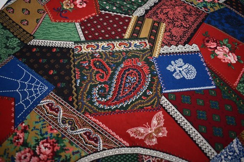 87" x 44" cotton fabric CRANSTON black tan red CHEATER CLOTH faux crazy quilt - Picture 2 of 5