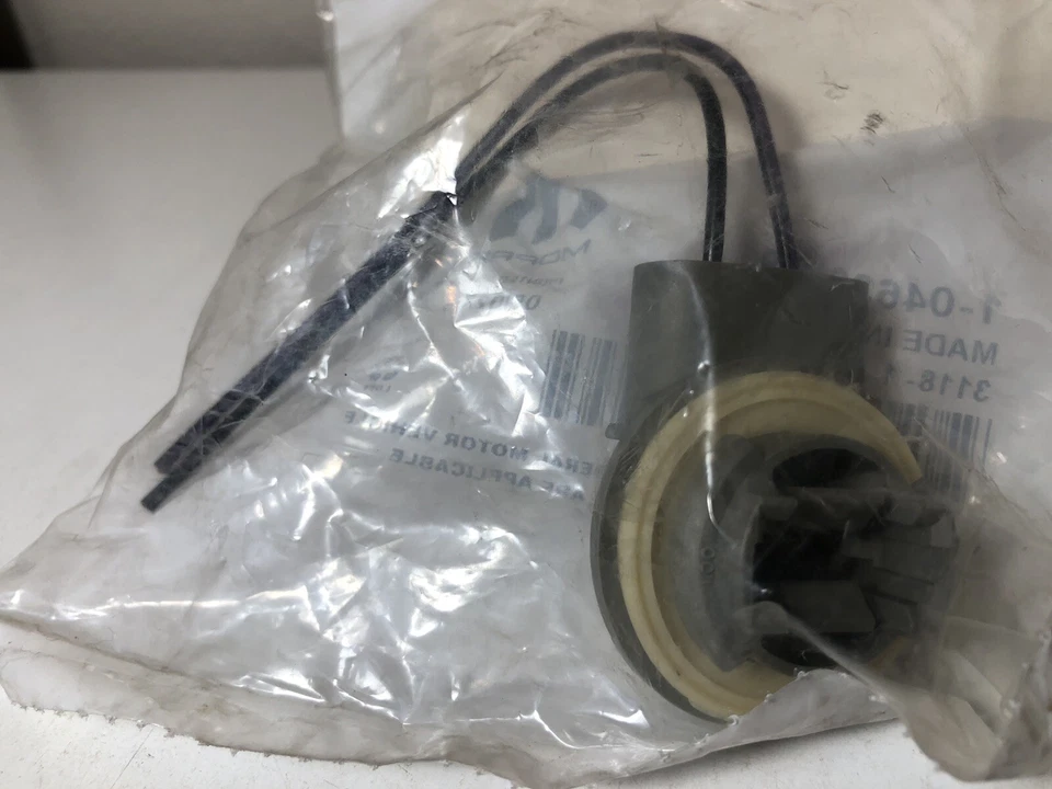 Enchufe de luz de señal de giro Chrysler Dodge Eagle 4636358 Mopar NOS genuino OEM Foto 4 de 4