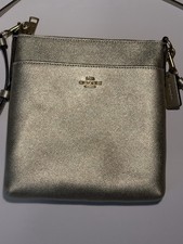 Coach Metallic Silver Zip Crossbody Bag Lined w/ Detachable Strap Gold Hardware