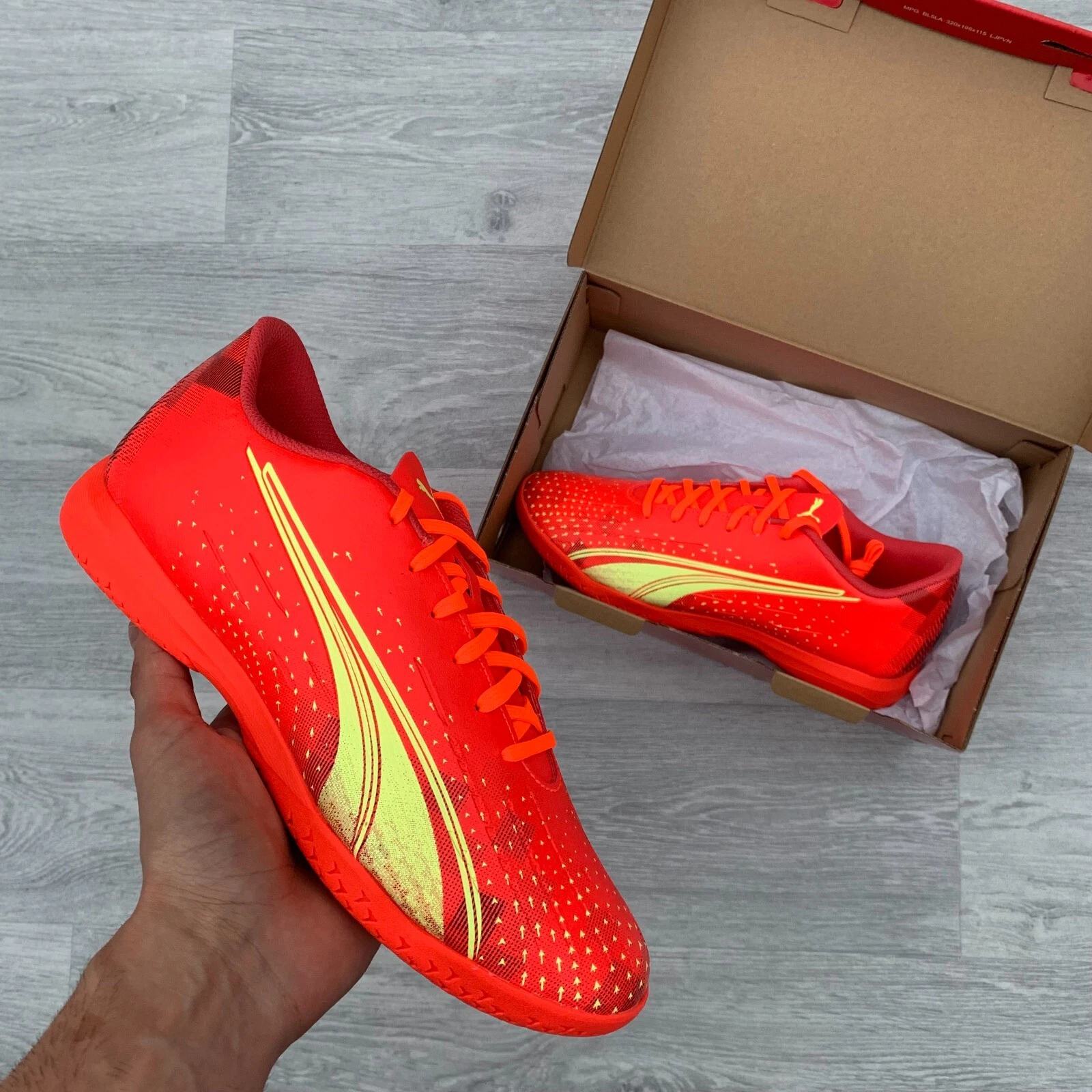 PUMA Ultra Play It Stivali da Calcio Lacciati Rosso Corallo Fizzy [106910 03]