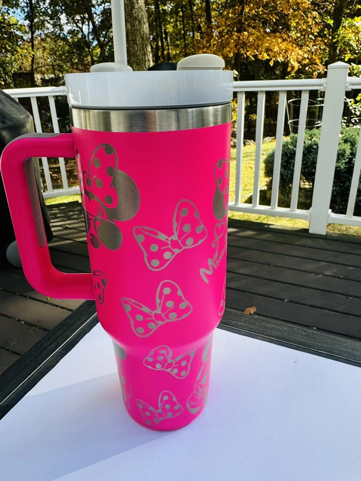 Vaso aislado 40 oz grabado láser con Disney Minnie Mouse y arcos en ROSA Foto 3 de 4