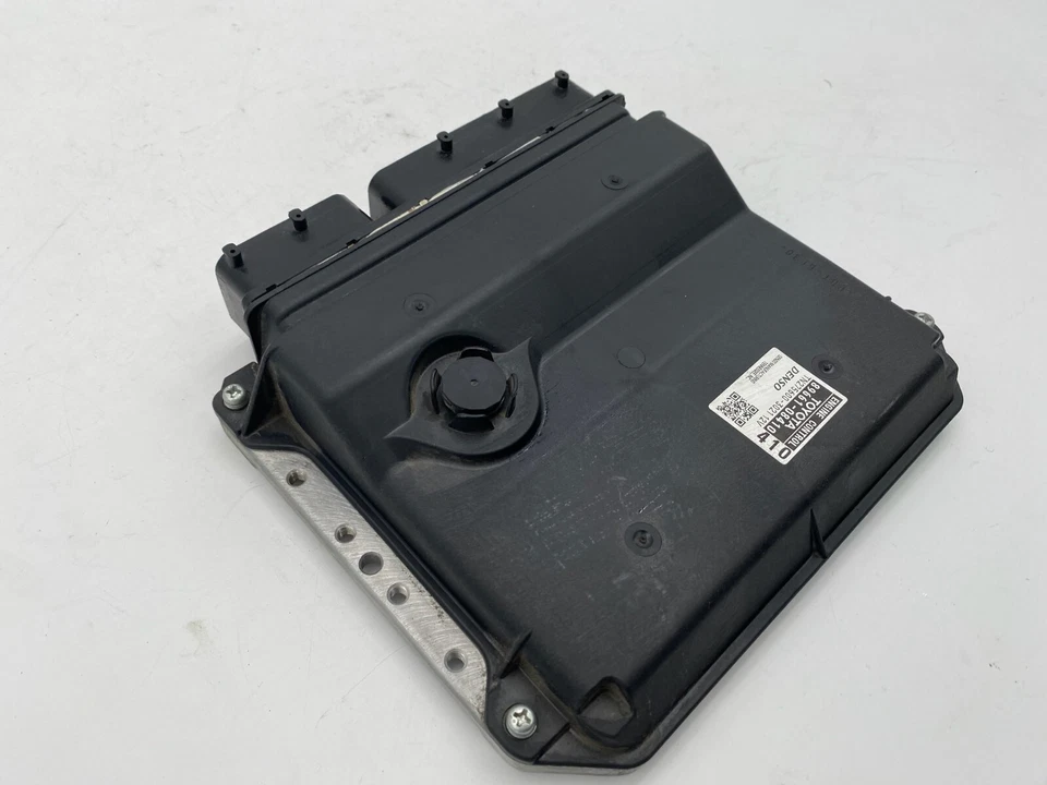 Компьютерный модуль управления двигателем ECU ECM 2016 Toyota Sienna 3,5 л от оригинального производителя 89661-08410 - Изображение 3 из 4