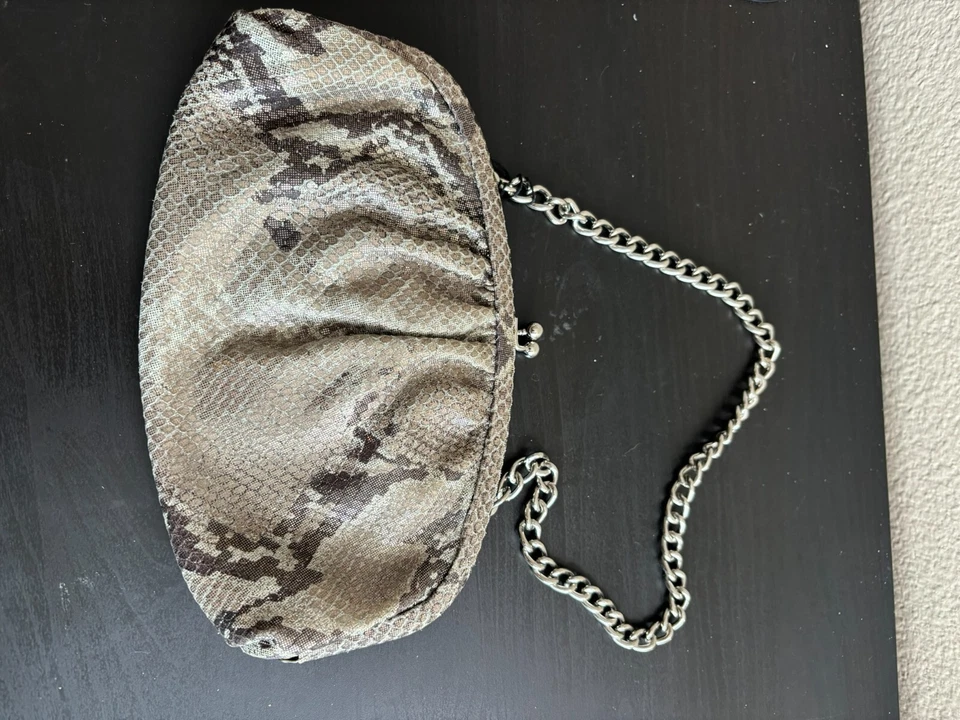 Сумка клатч Isabella Fiore Metallic Python Snake Annette - Изображение 2 из 4